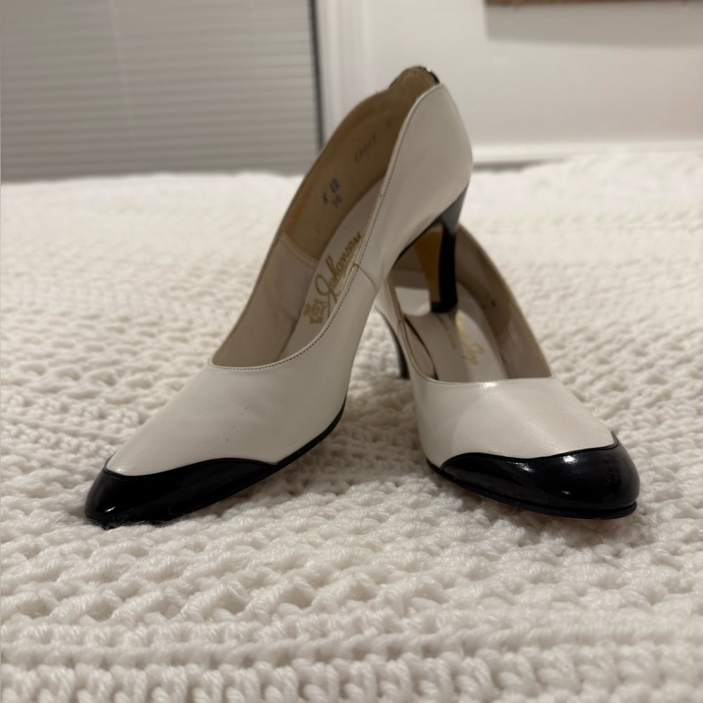 Vintage Johansen Elegant White and Black Women's Heels
